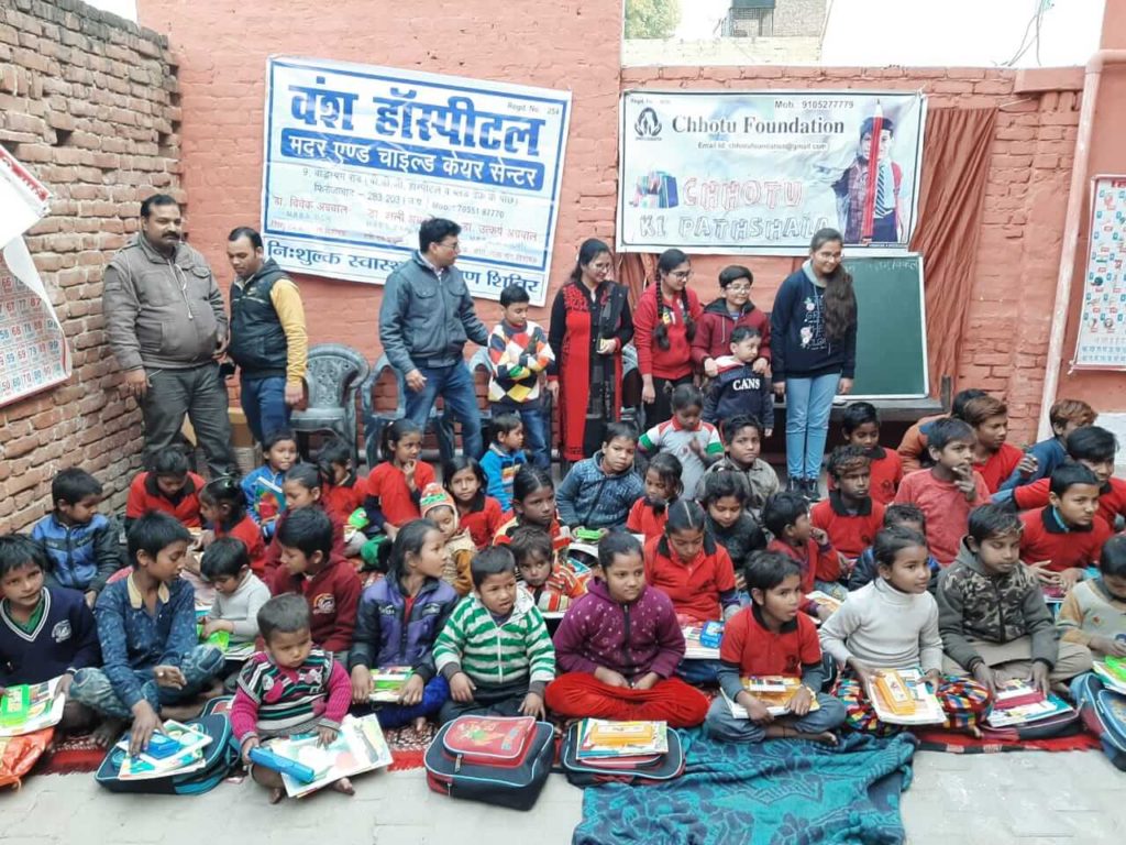 Chotu Foundation stationary distribution - Dr. Vivek Agrawal Firozabad - Vansh Mother and Child Care Center Firozabad - Vansh Hospital